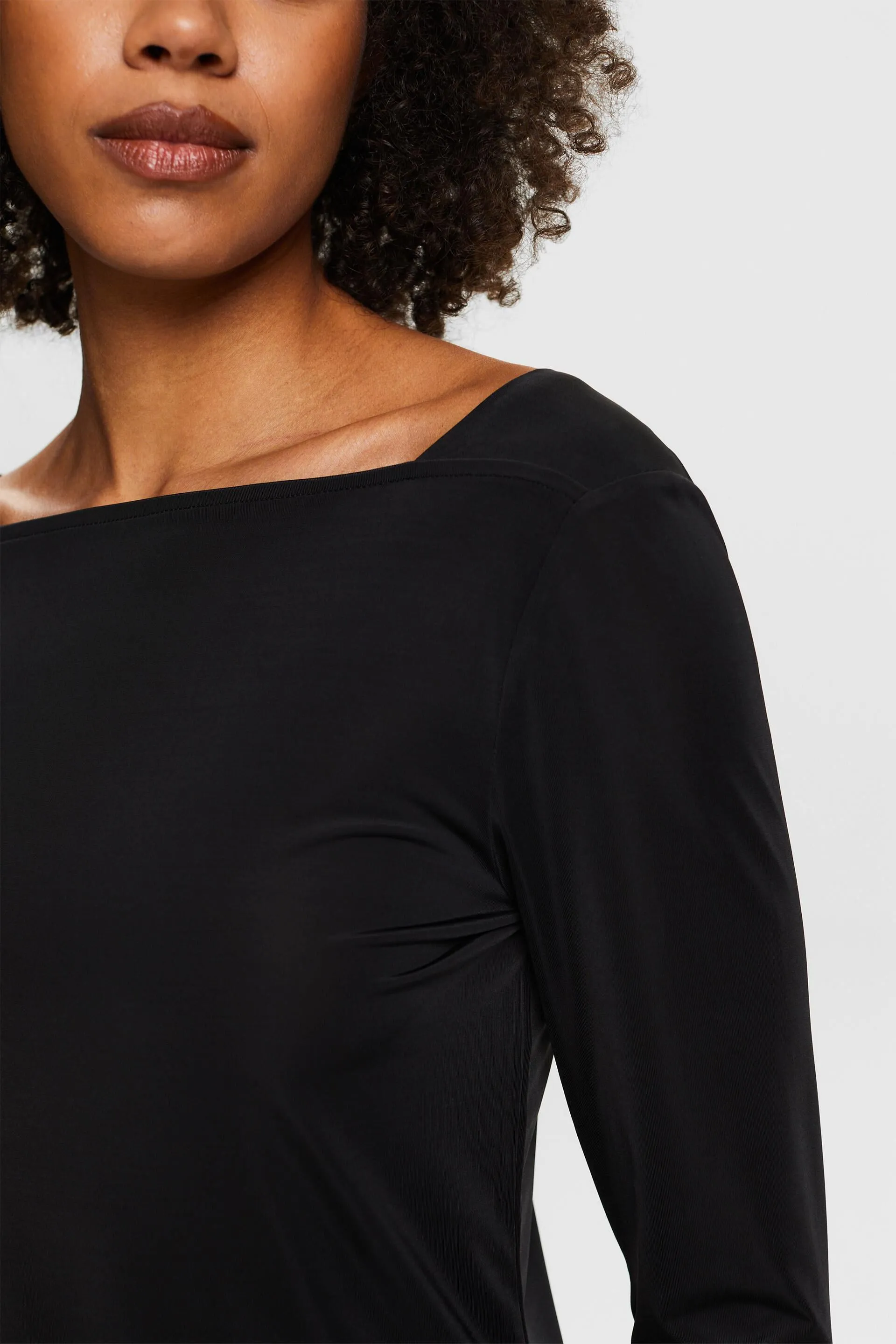 Maglia a manica lunga con scollo a squadrato